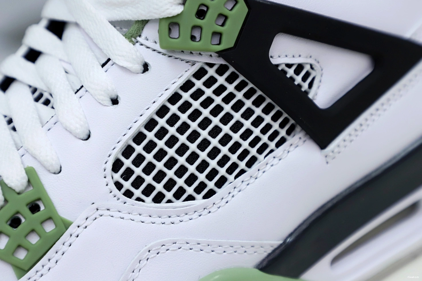 4 JORDAN AIR 